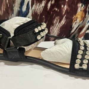 Elegant Black Sandals with Rhinestone Embellishments